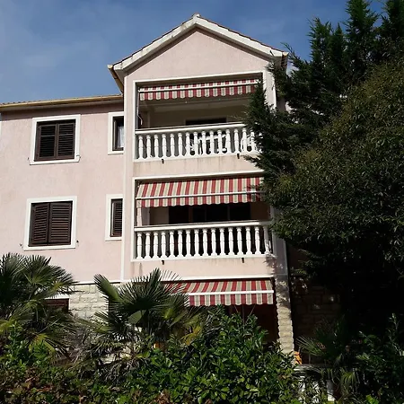 Biserka Πανσιόν